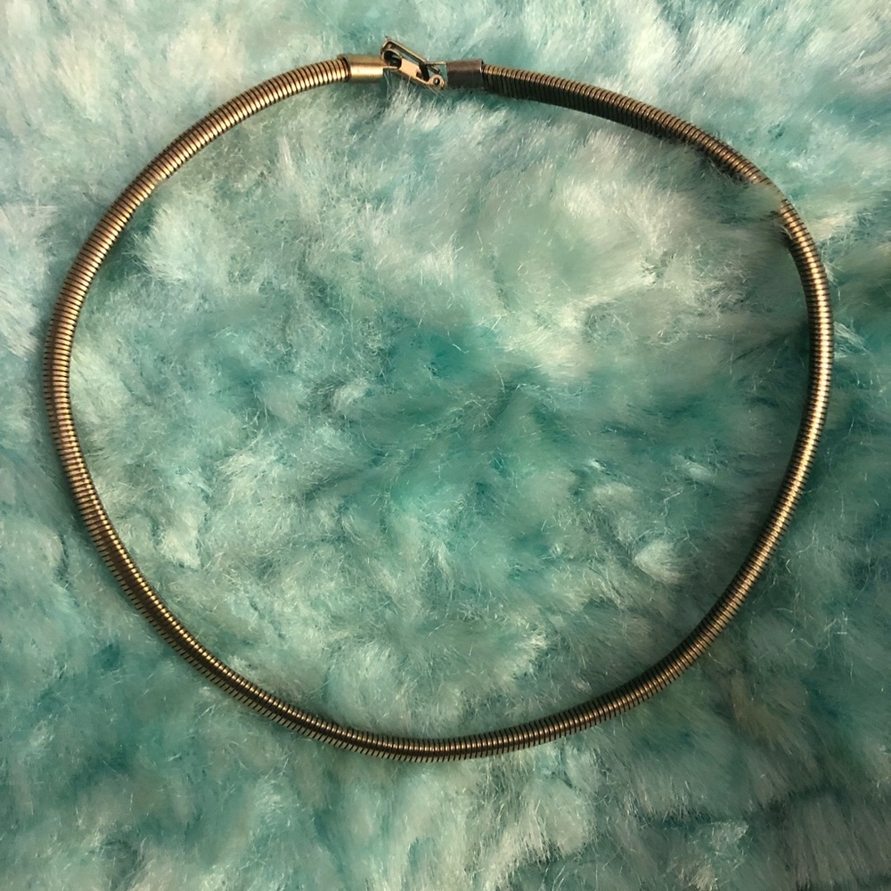 Faux gold chocker